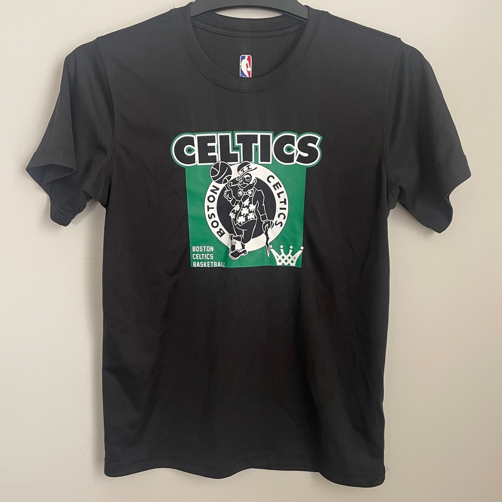 Boys Celtics shirt L